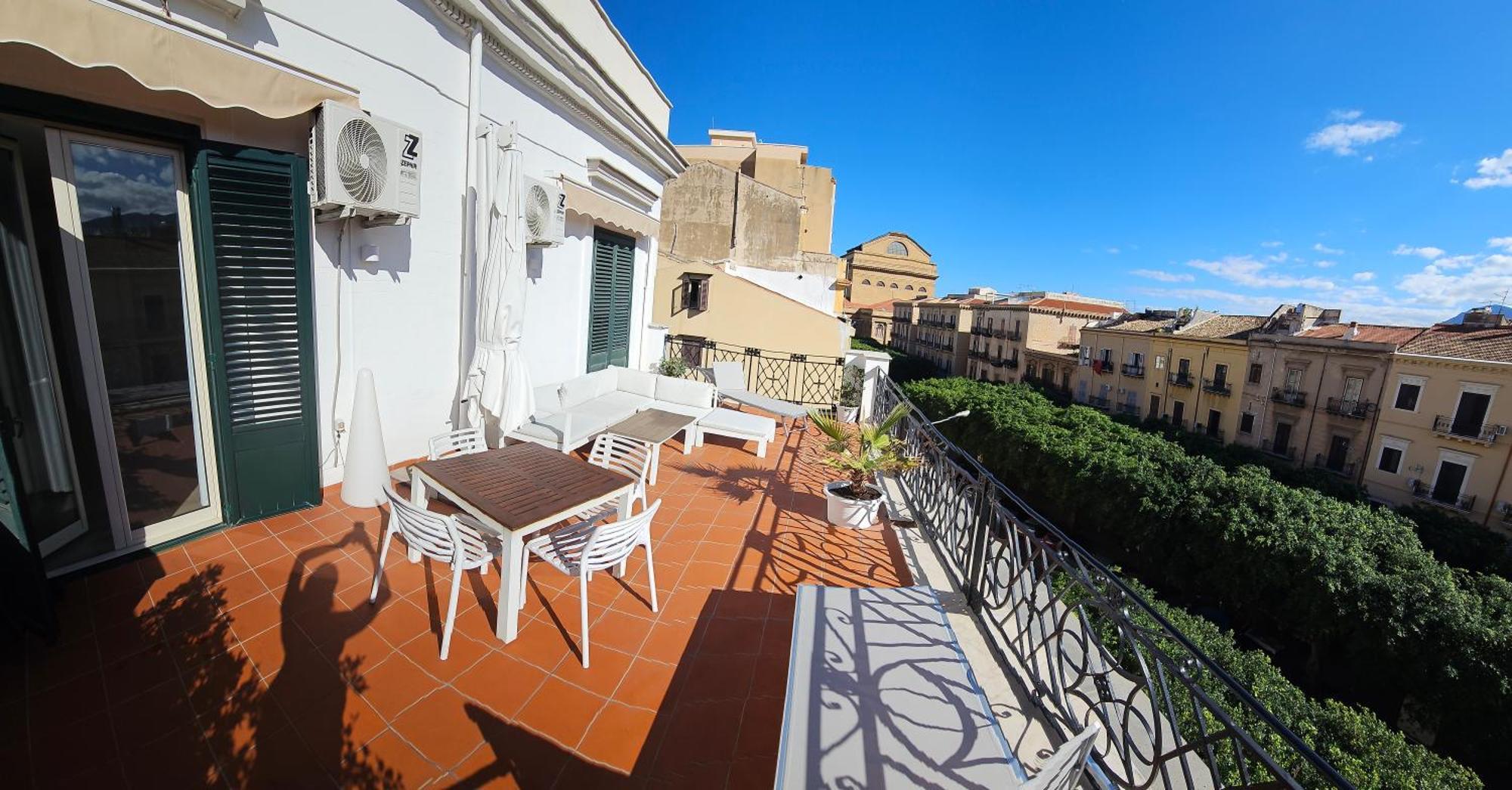 Central Apartment With Terrace Near Teatro Massimo - Palermo — Foto 3